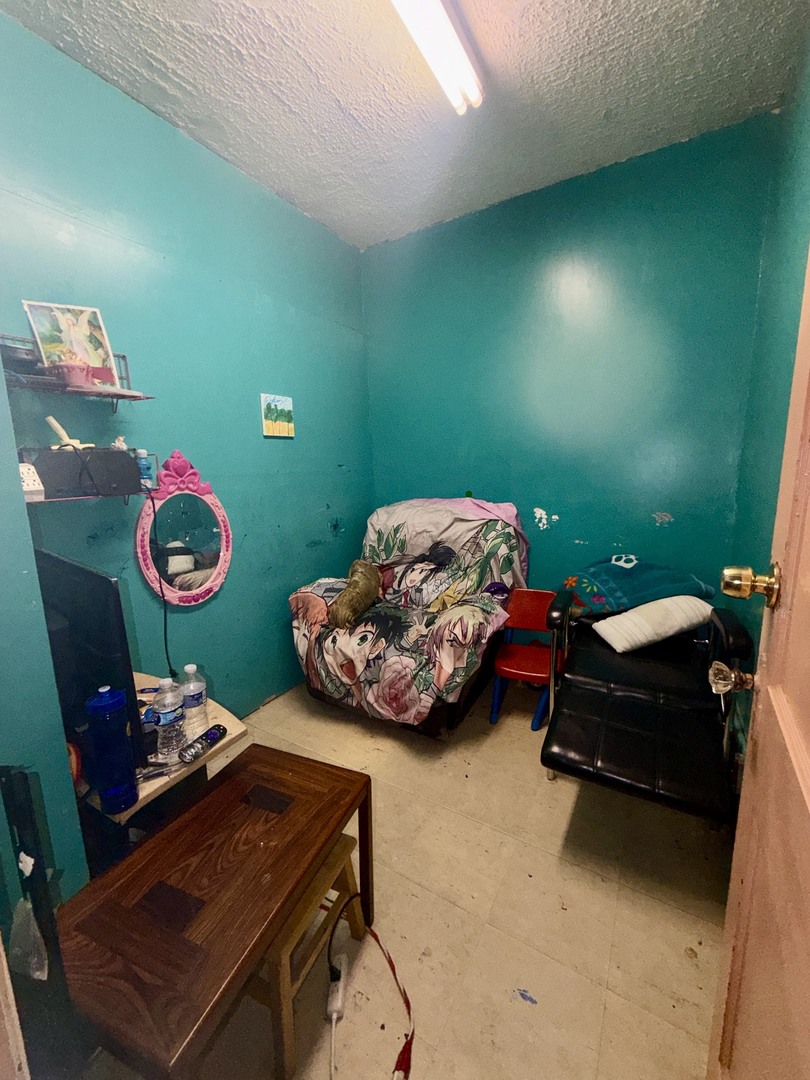 8821 S Commercial Avenue Property Photo 9