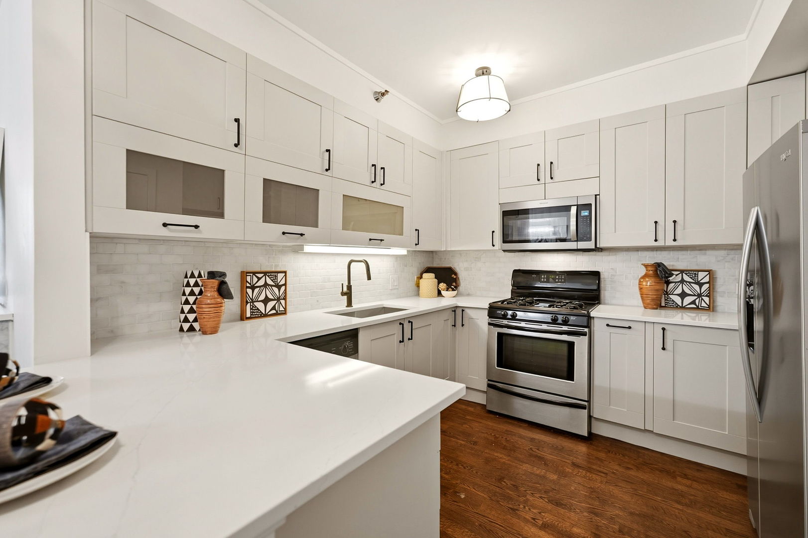 744 N Clark Street 305 Property Photo 2
