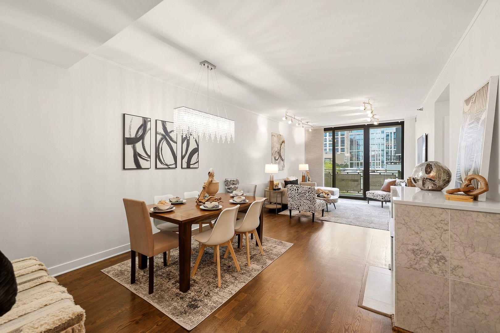 744 N Clark Street 305 Property Photo 8