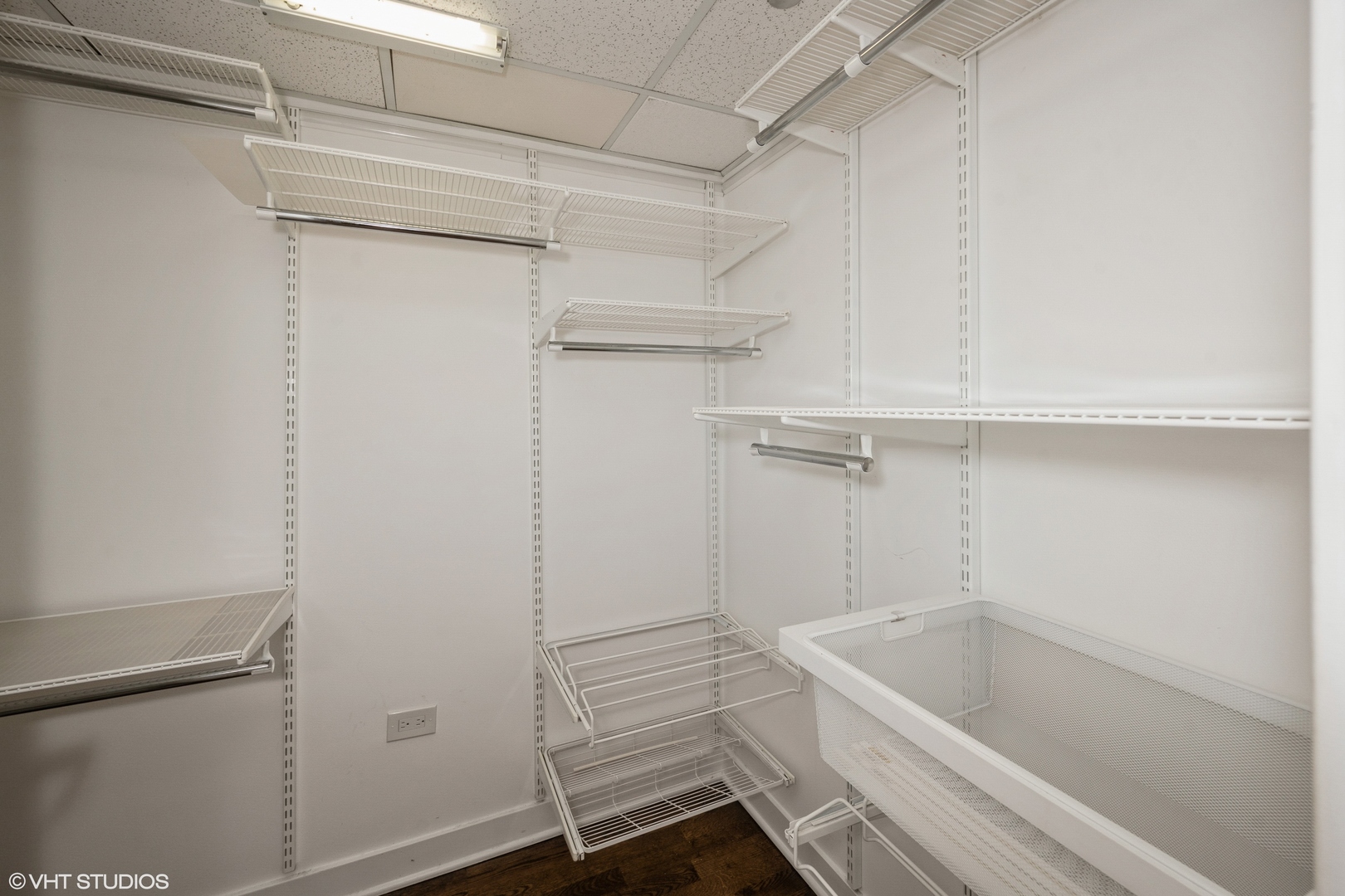 744 N Clark Street 305 Property Photo 11