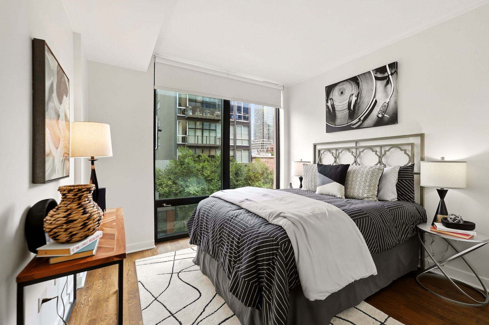 744 N Clark Street 305 Property Photo 13