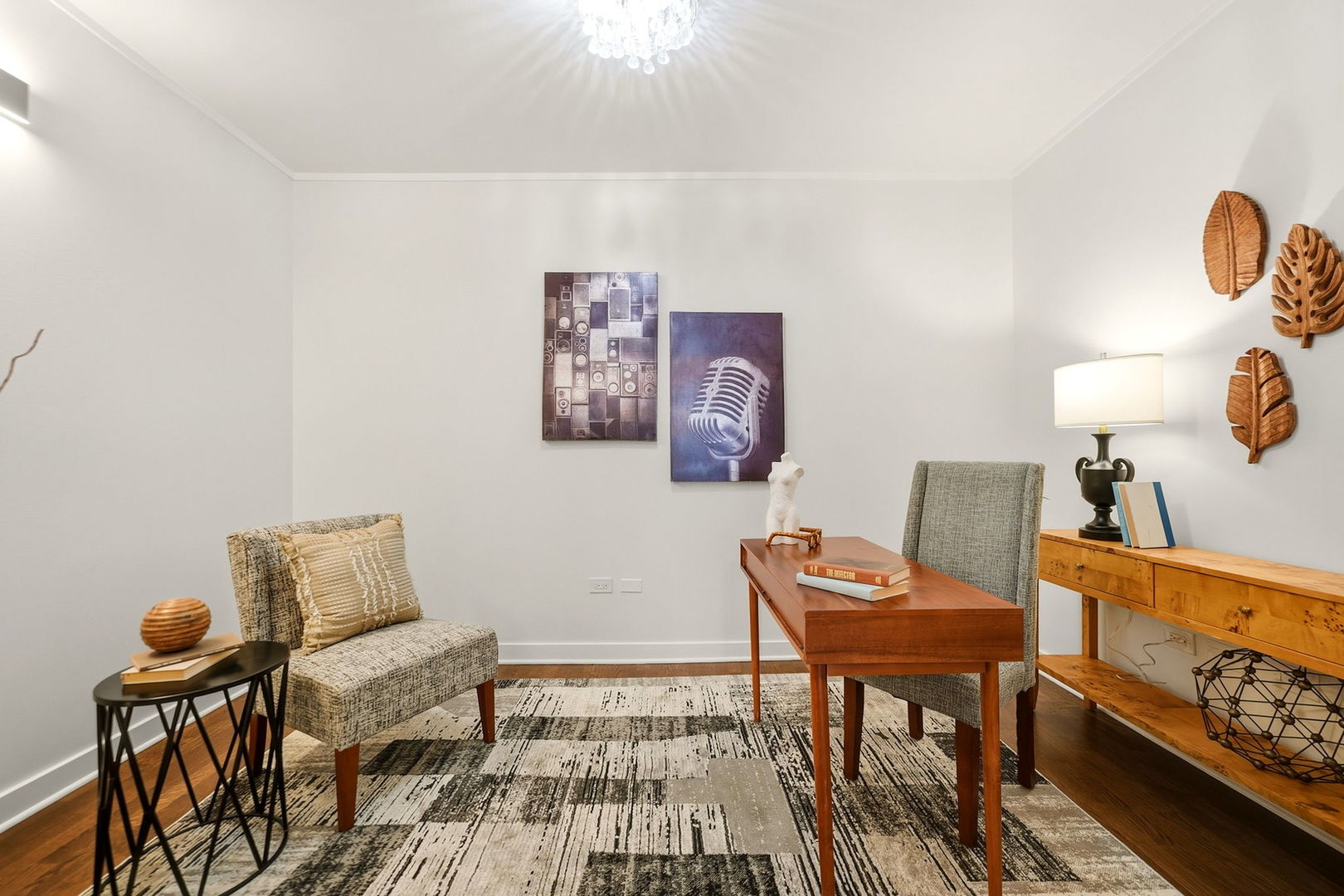 744 N Clark Street 305 Property Photo 16