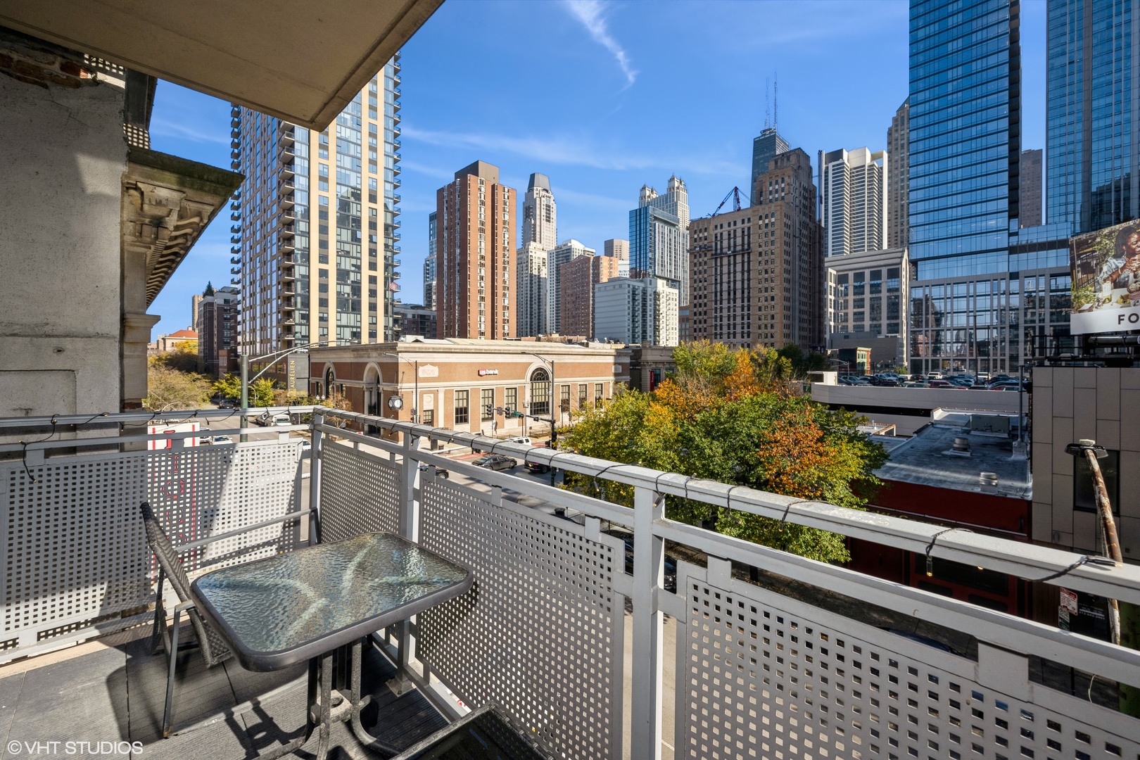 744 N Clark Street 305 Property Photo 17
