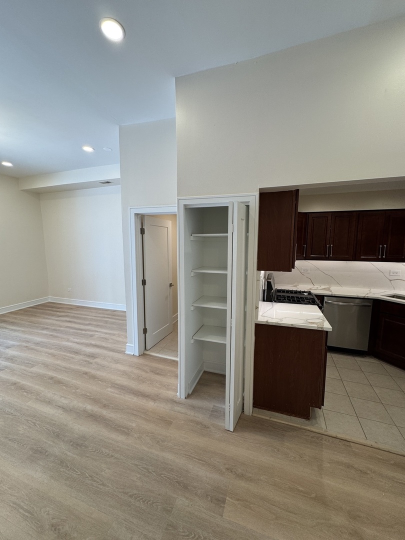 444 N State Street 2g Property Photo 4