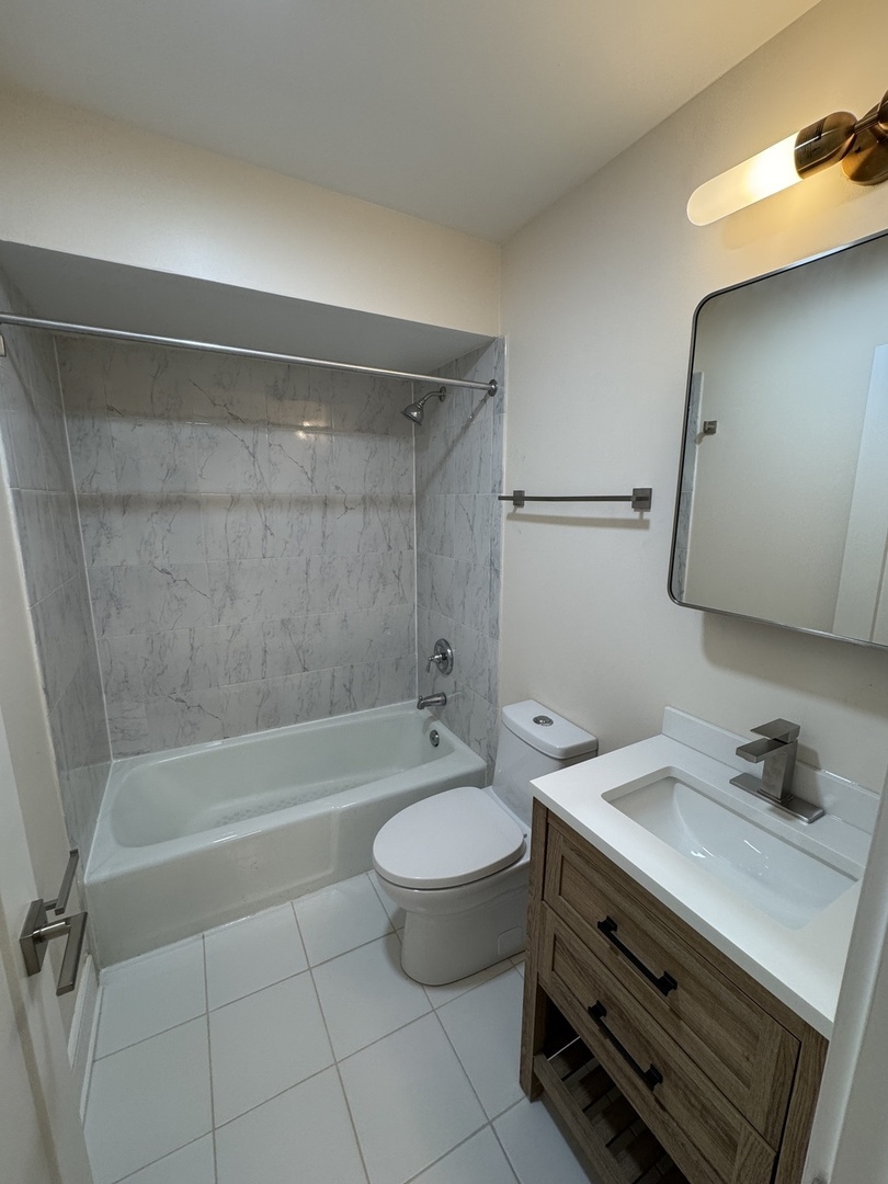 444 N State Street 2g Property Photo 17