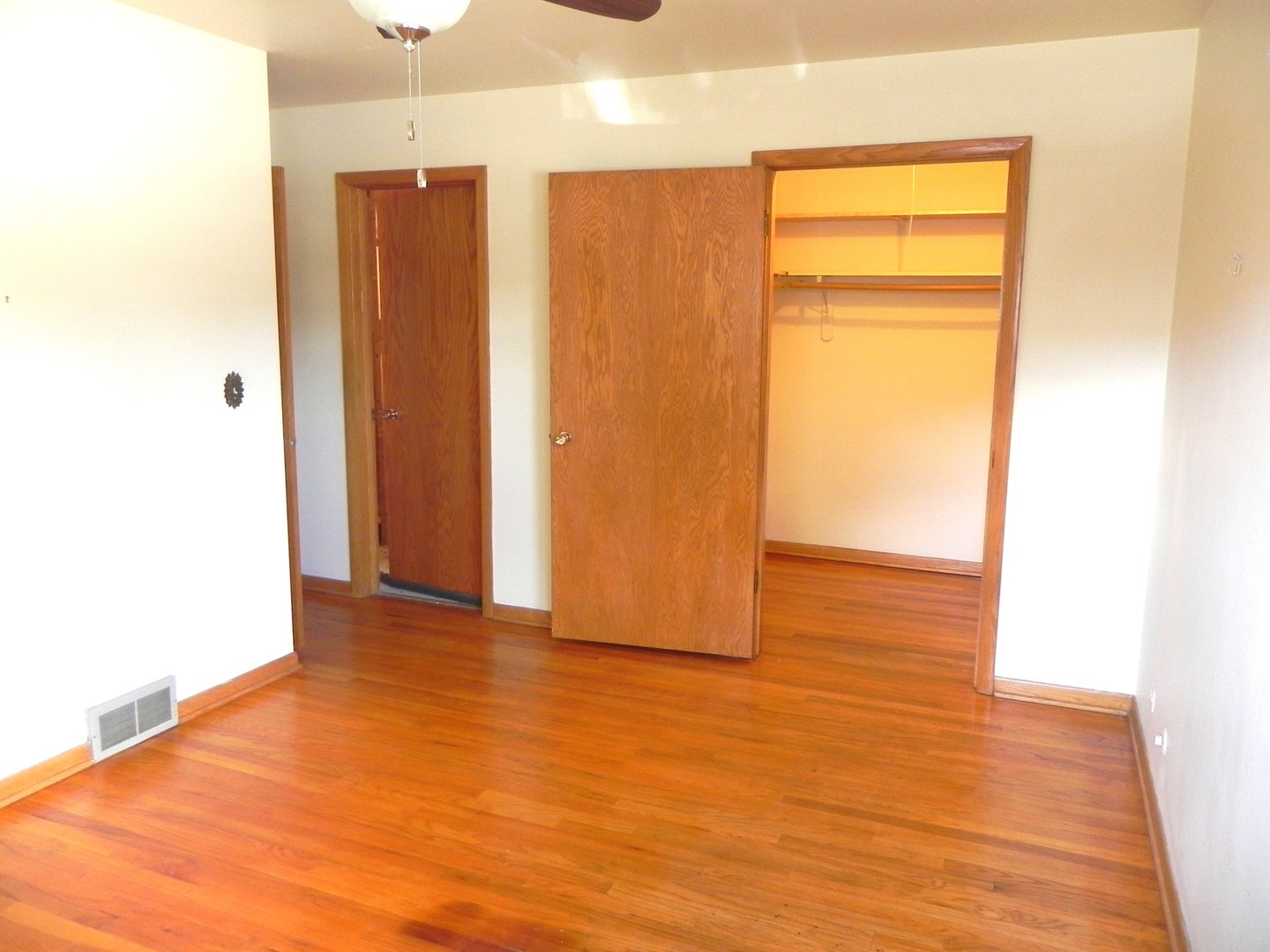 5400 N Mulligan Avenue Property Photo 13