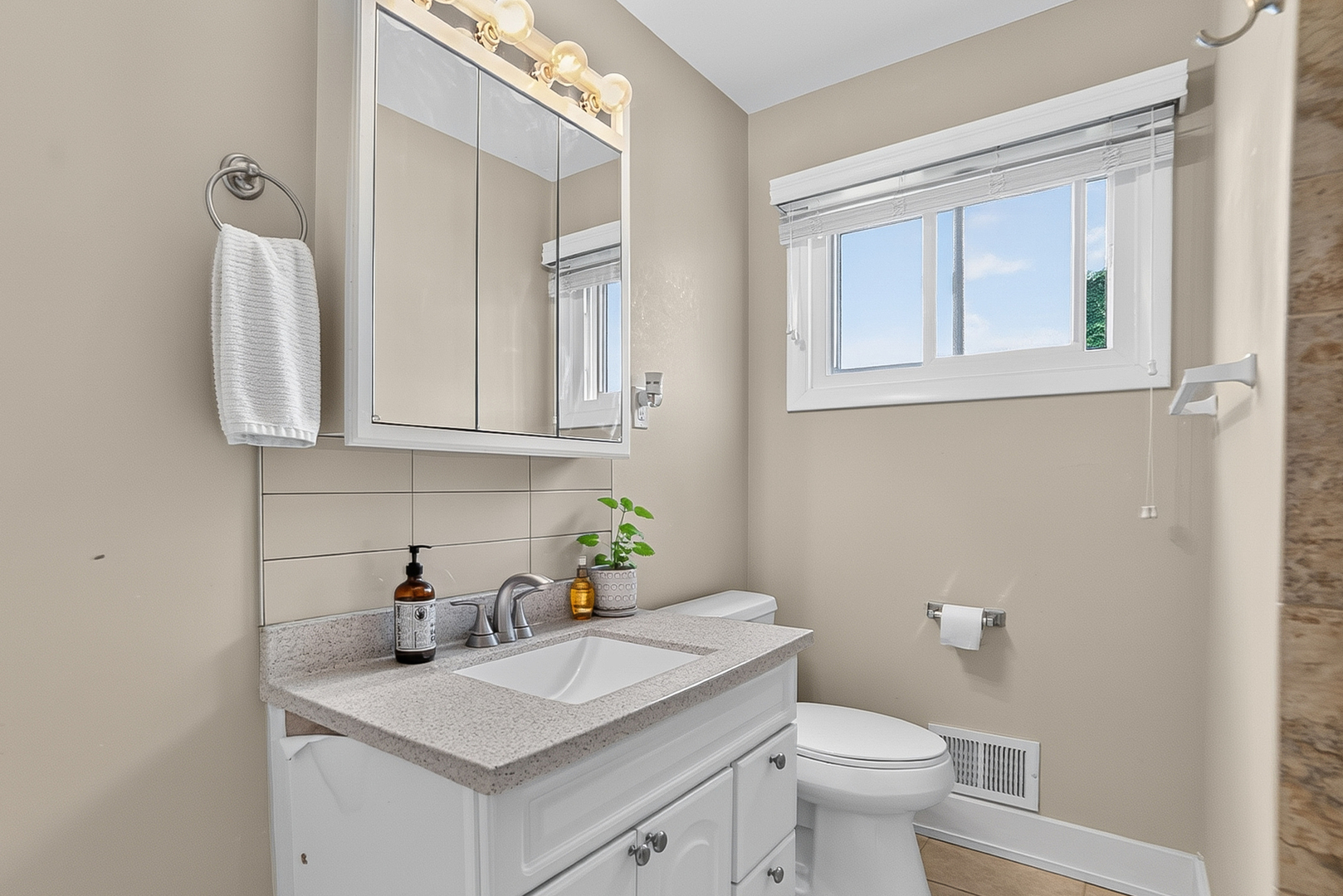 4615 Larch Avenue Property Photo 15