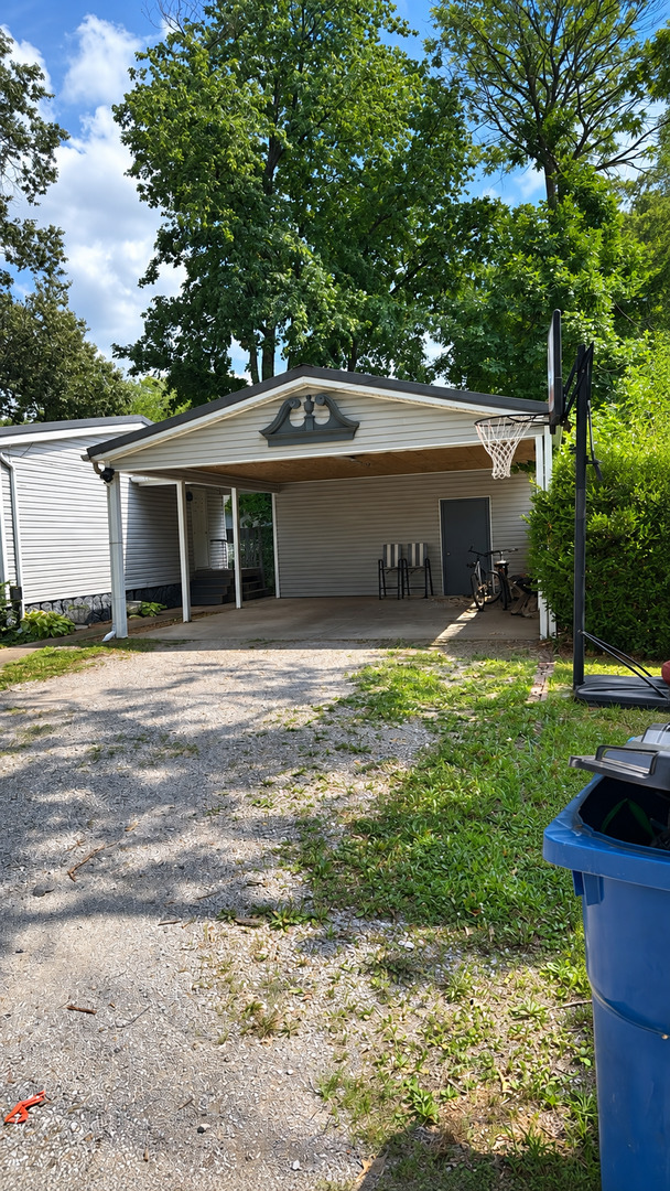 200 E Blake Street Property Photo 4