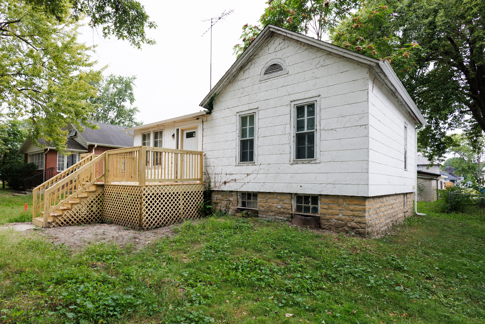 1065 S 4th Avenue Property Photo 2