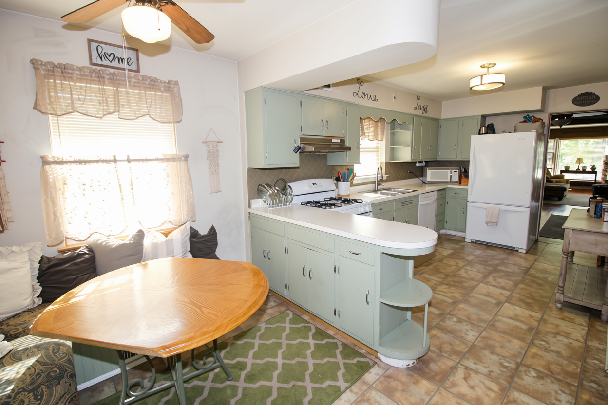 9341 Menard Avenue Property Photo 10