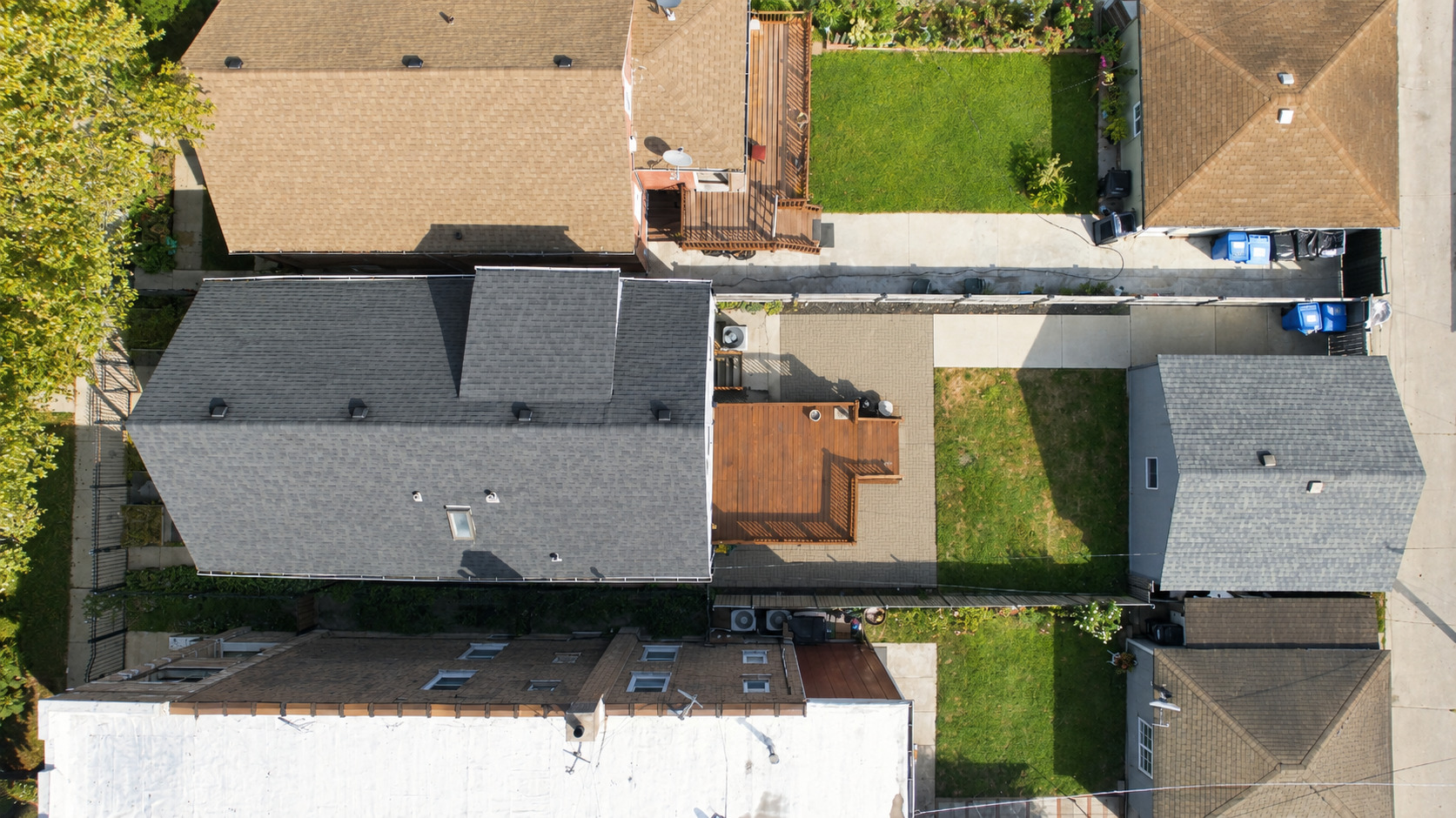 2421 N Marmora Avenue Property Photo 3