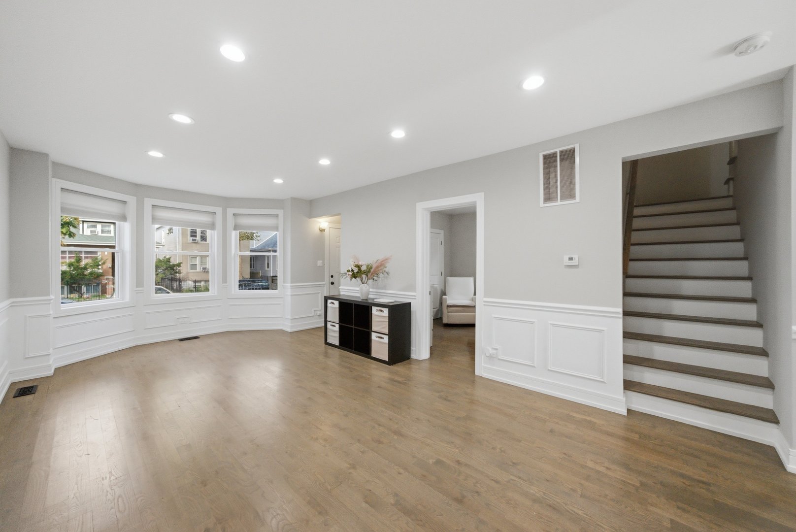 2421 N Marmora Avenue Property Photo 6