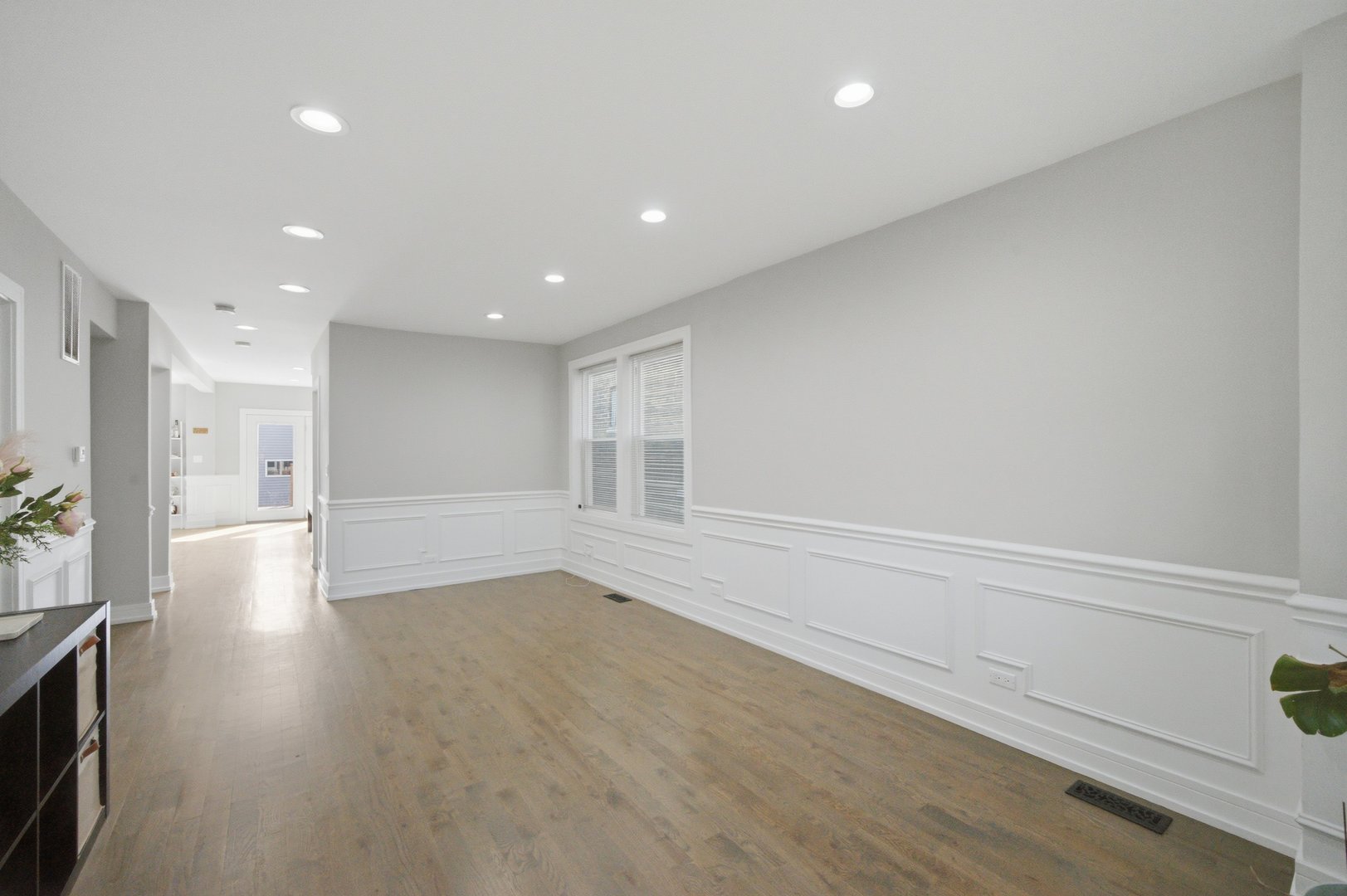 2421 N Marmora Avenue Property Photo 8