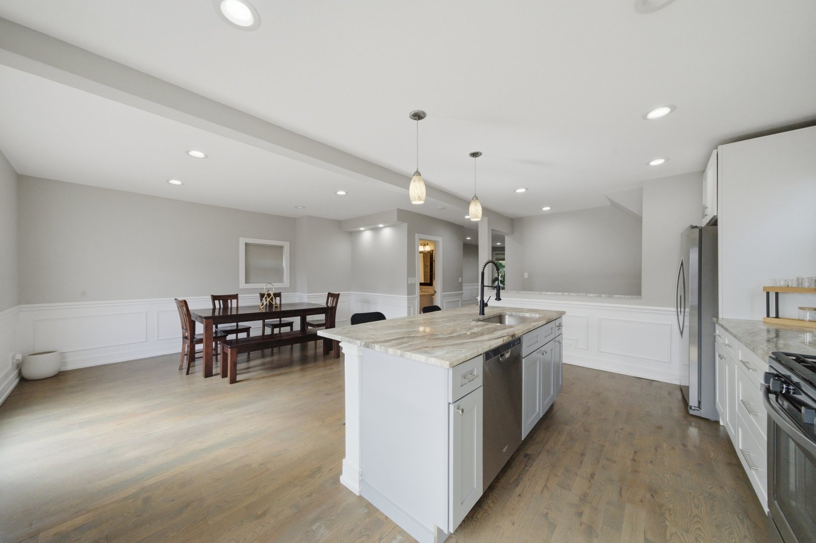 2421 N Marmora Avenue Property Photo 14