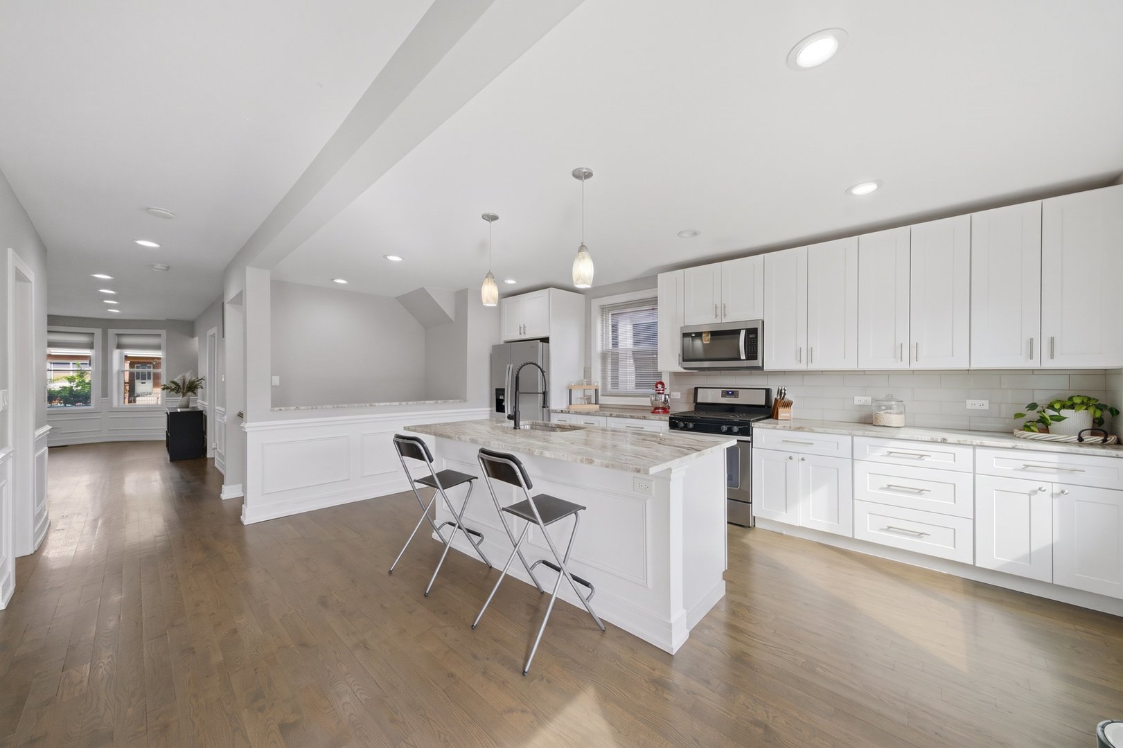 2421 N Marmora Avenue Property Photo 15