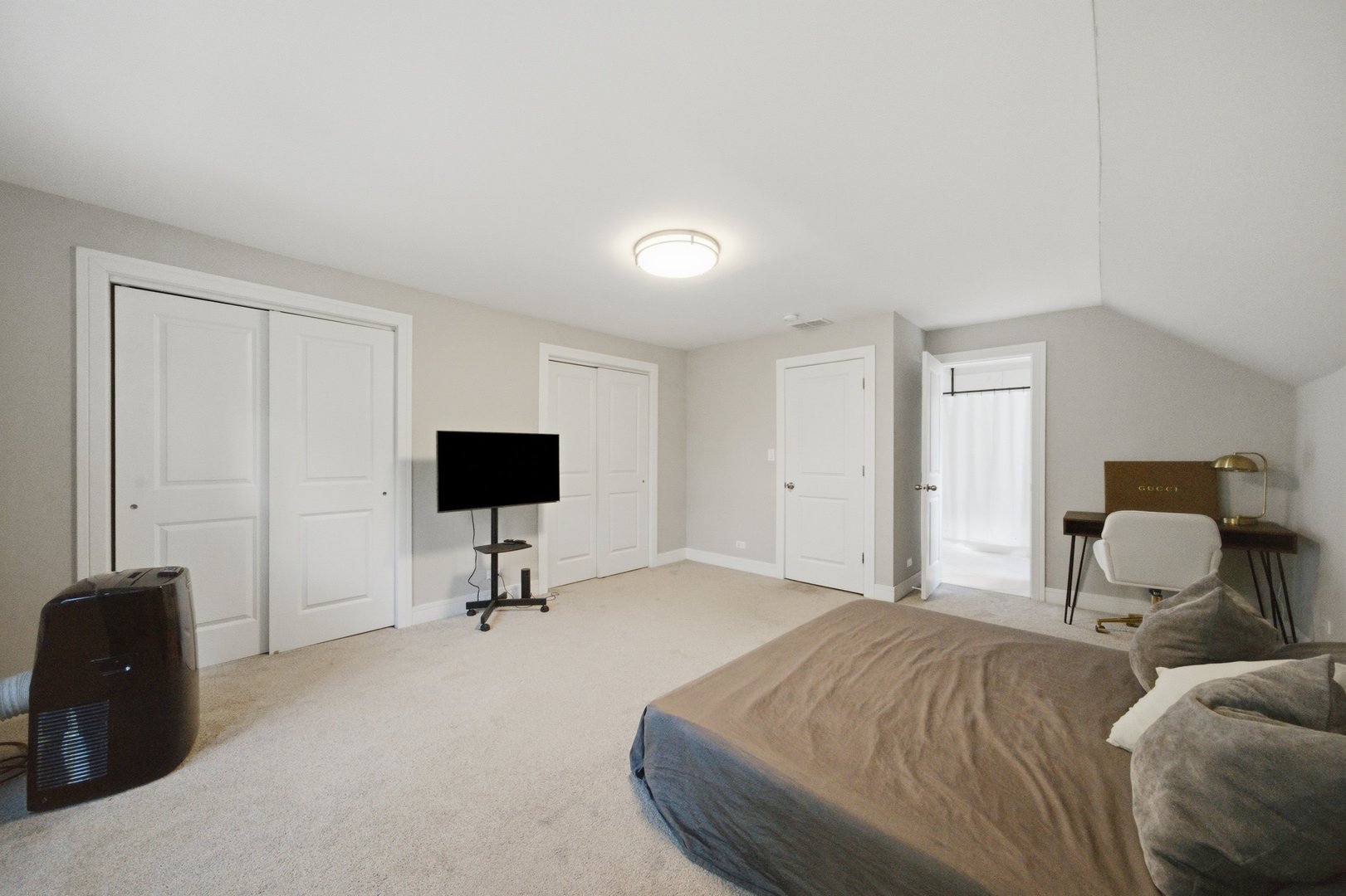 2421 N Marmora Avenue Property Photo 19