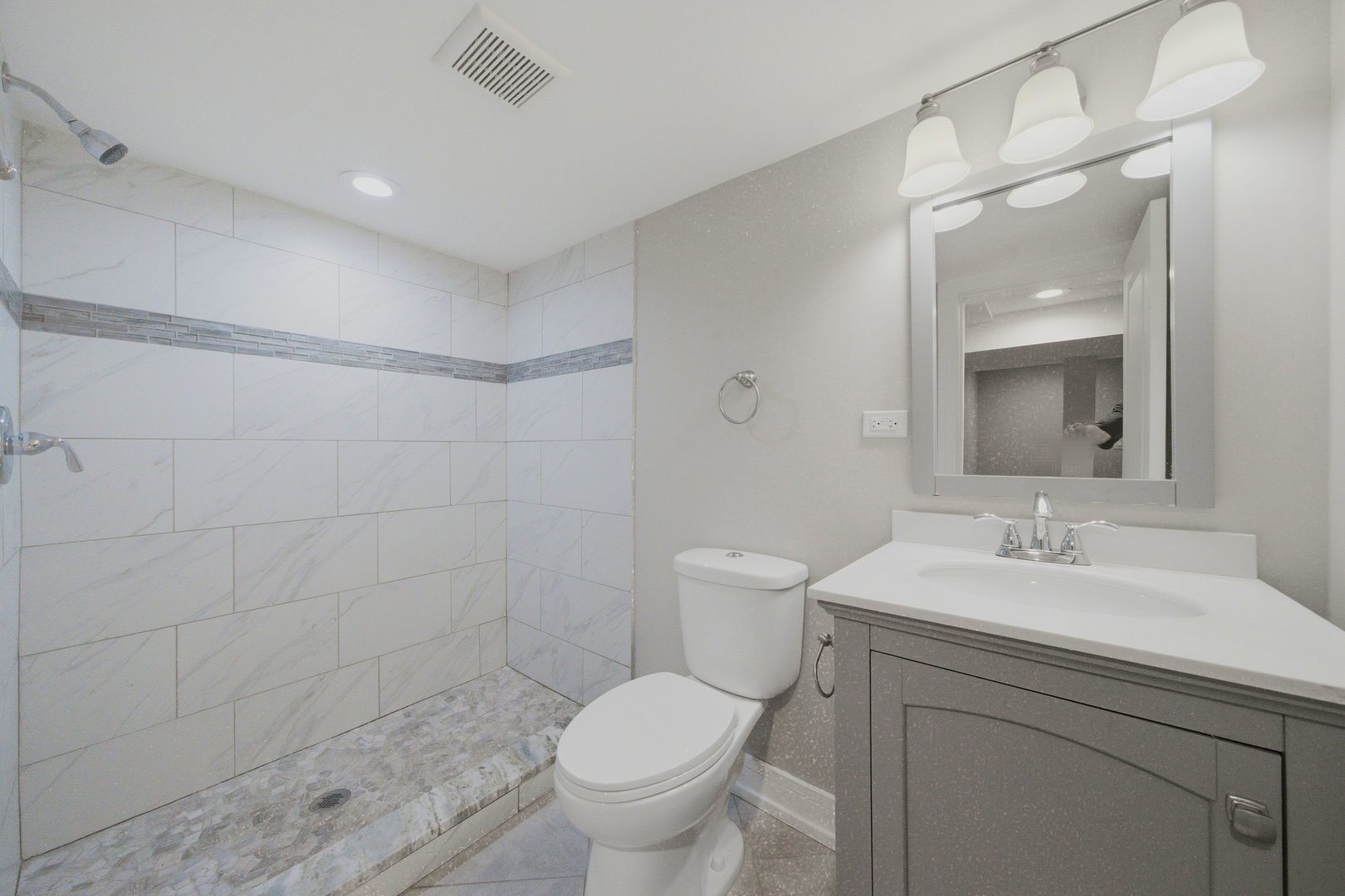 2421 N Marmora Avenue Property Photo 29