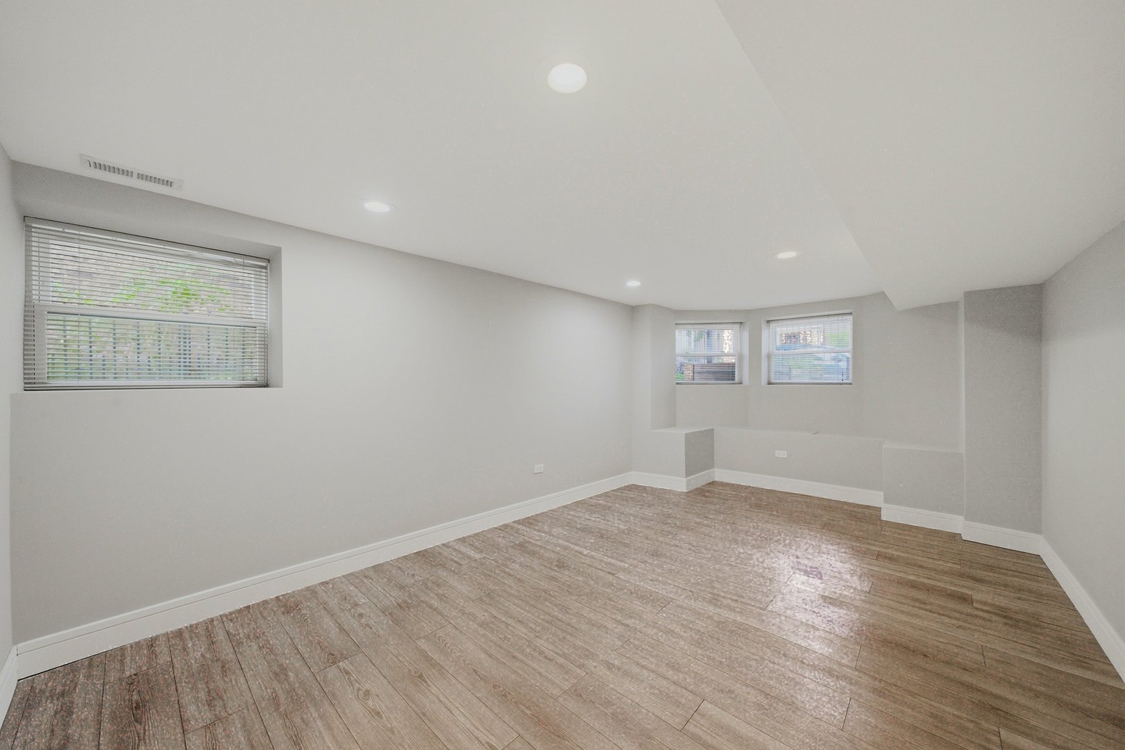 2421 N Marmora Avenue Property Photo 31