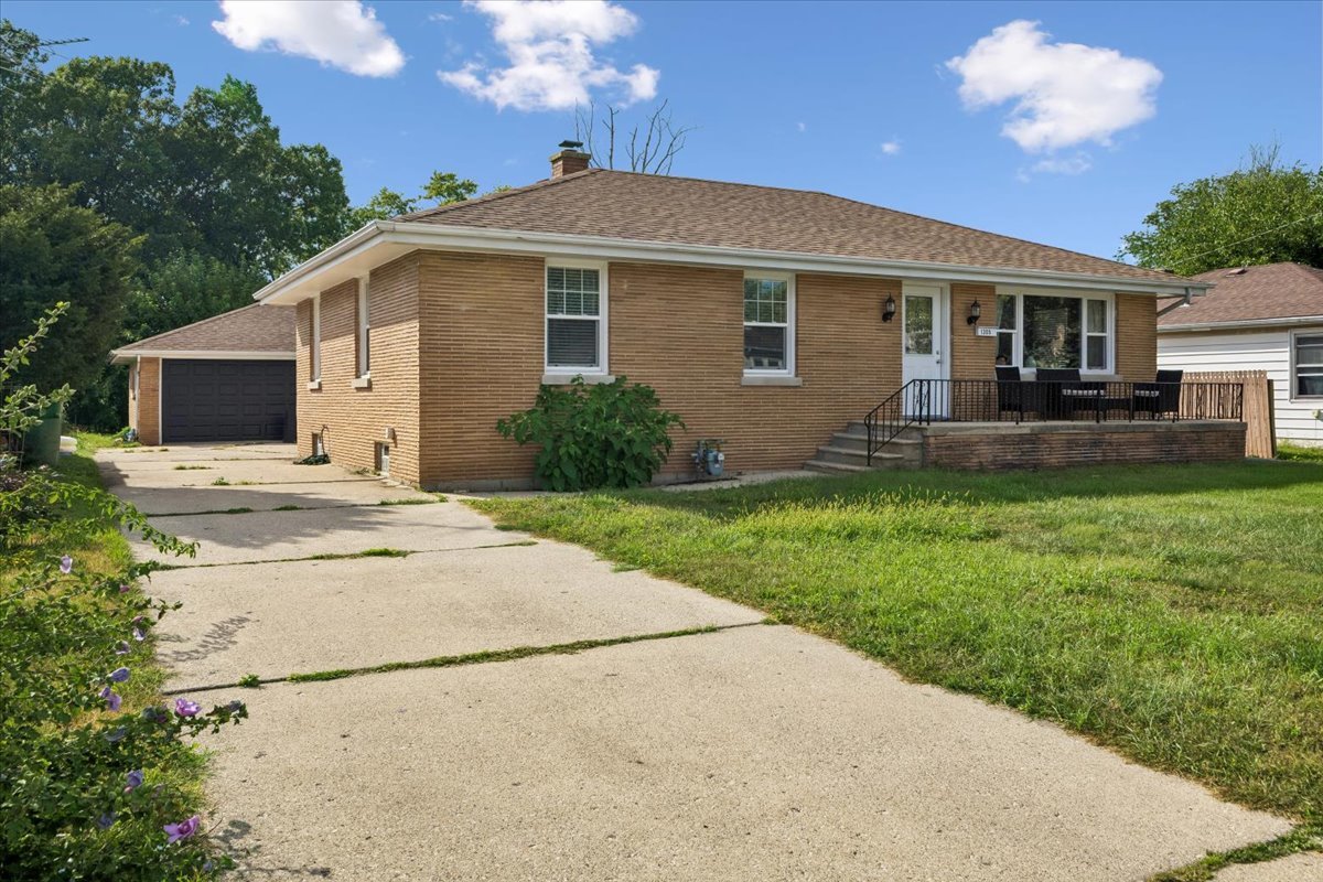 1305 N Prairie Avenue Property Photo 2