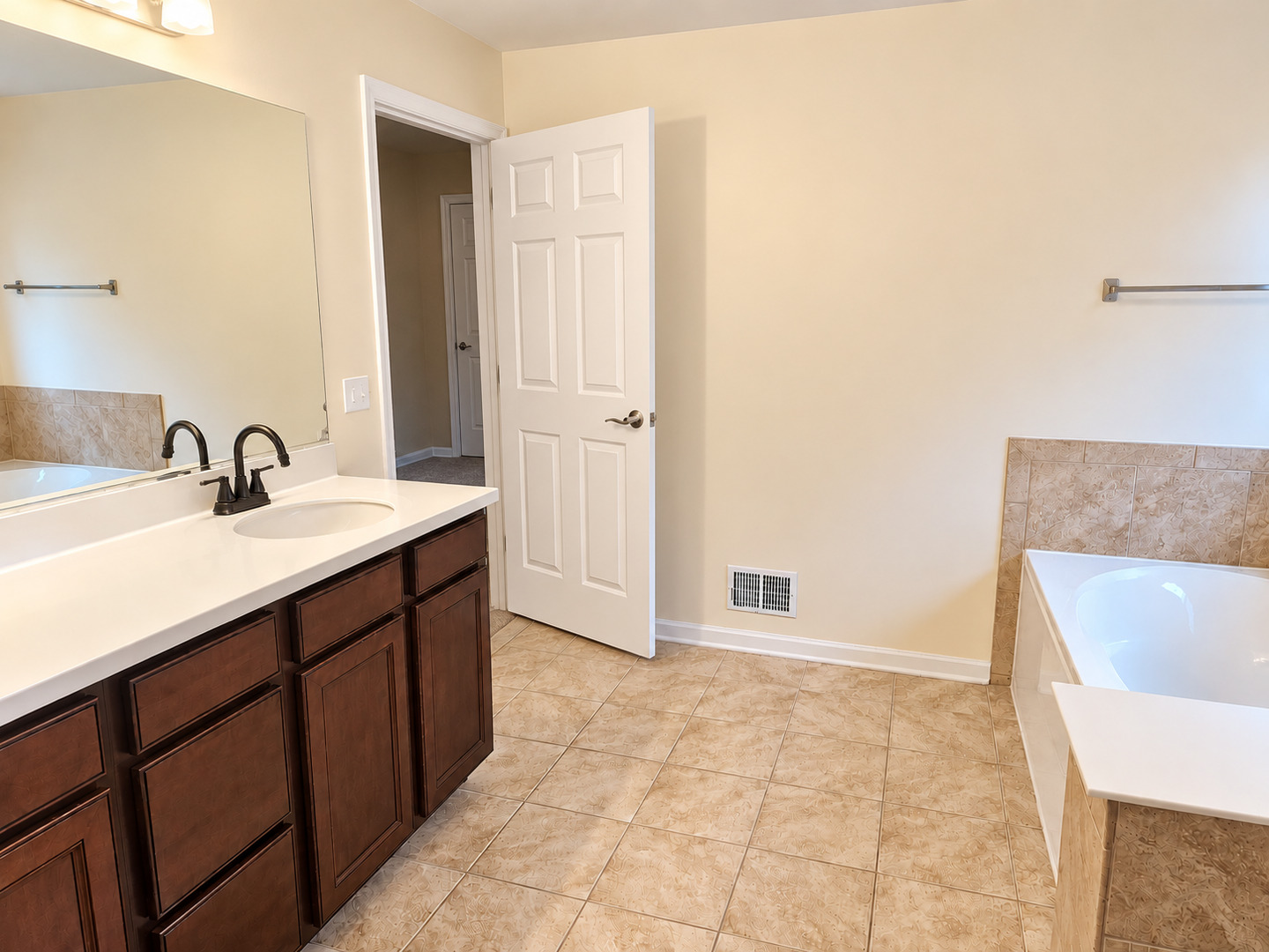 643 Seneca Street Property Photo 22