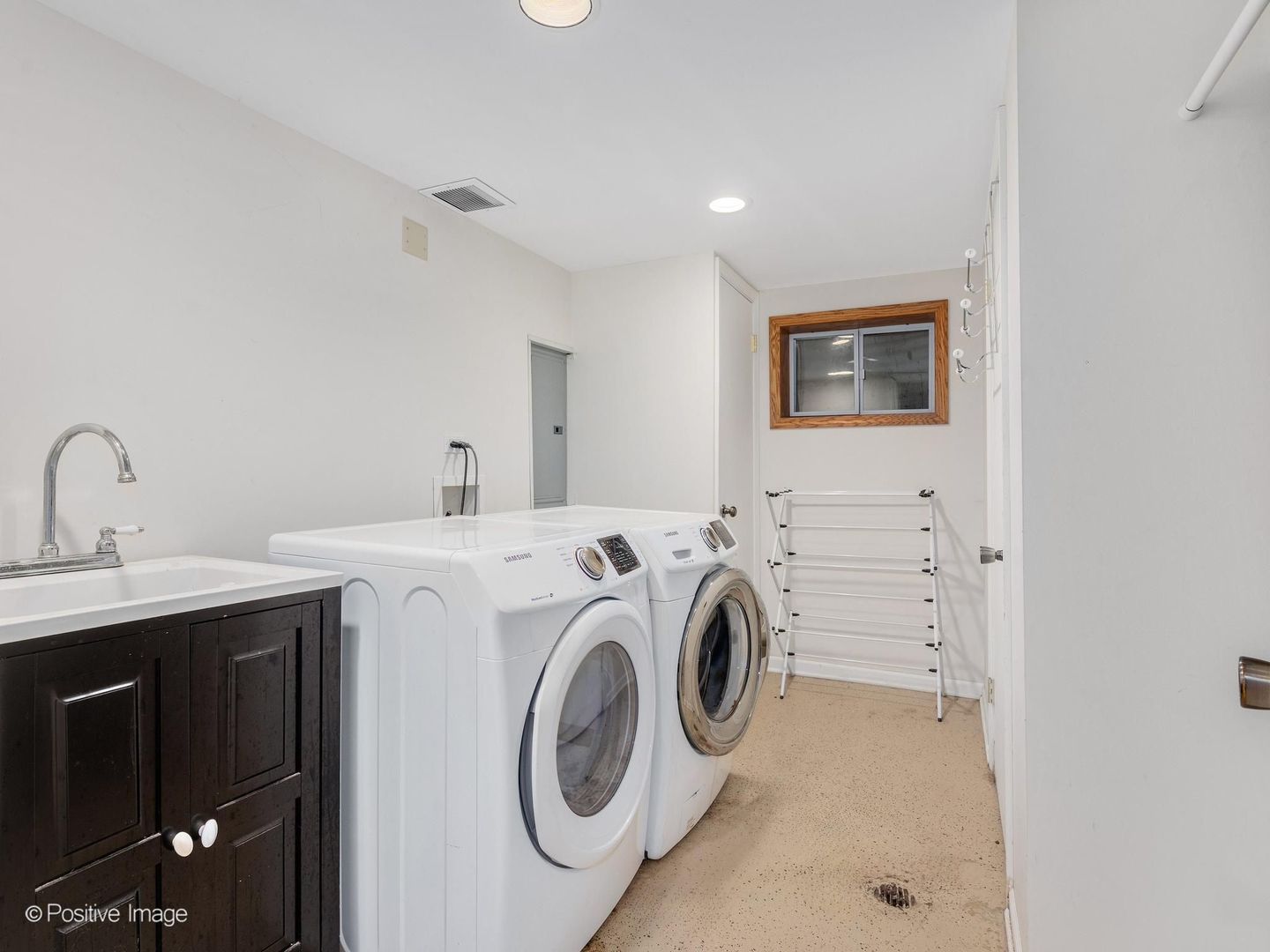 113 N Oak Street Property Photo 23