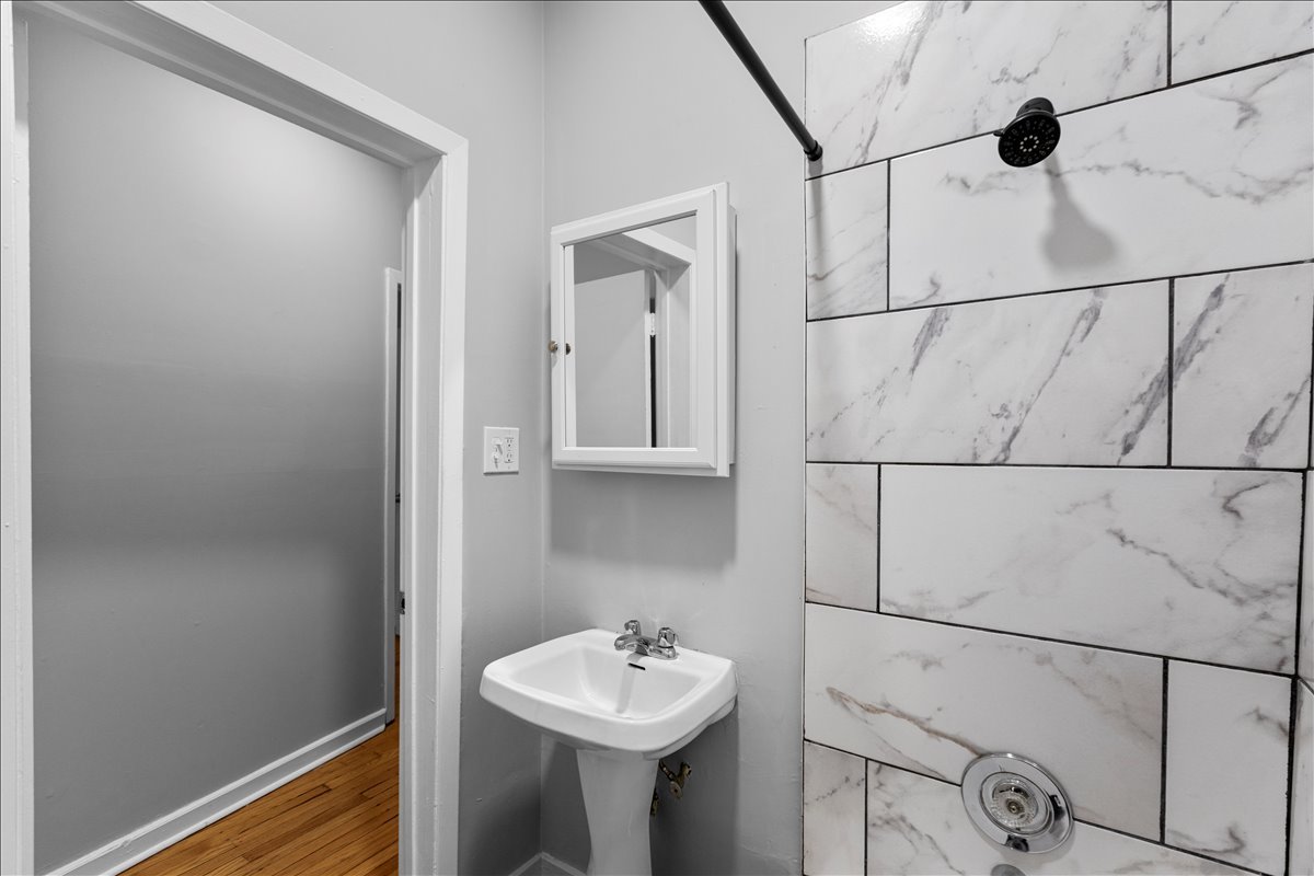 5018 S Blackstone Avenue 101 Property Photo 8