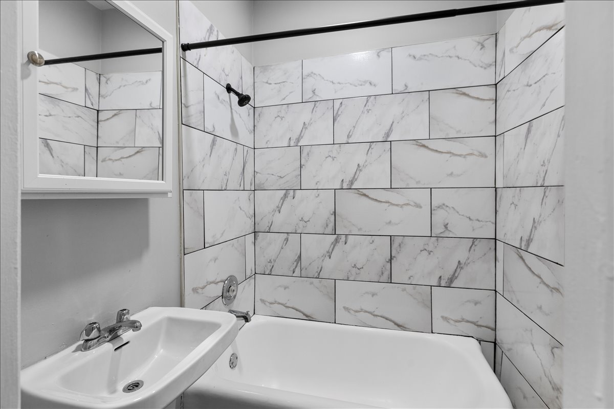 5018 S Blackstone Avenue 101 Property Photo 9