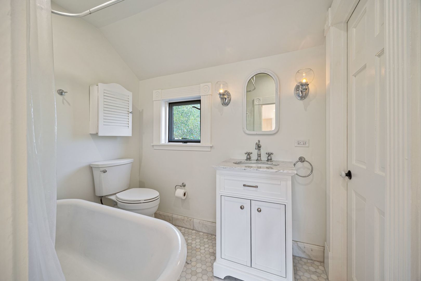 24 N Benton Street Property Photo 21