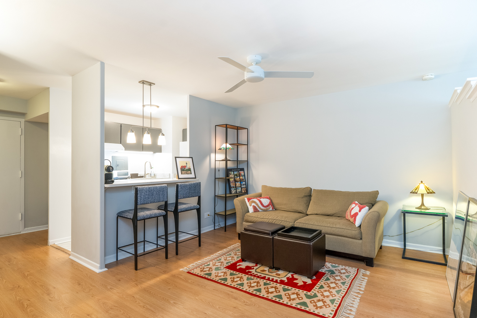 1516 Hinman Avenue 810 Property Photo 5