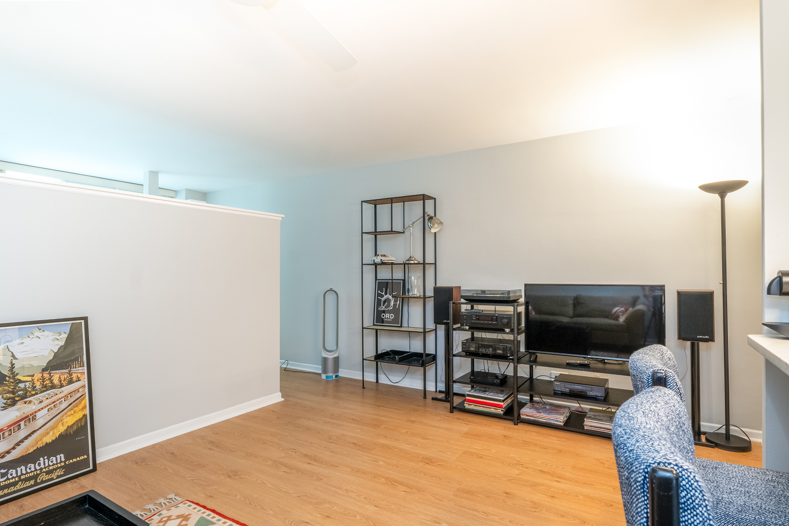 1516 Hinman Avenue 810 Property Photo 6