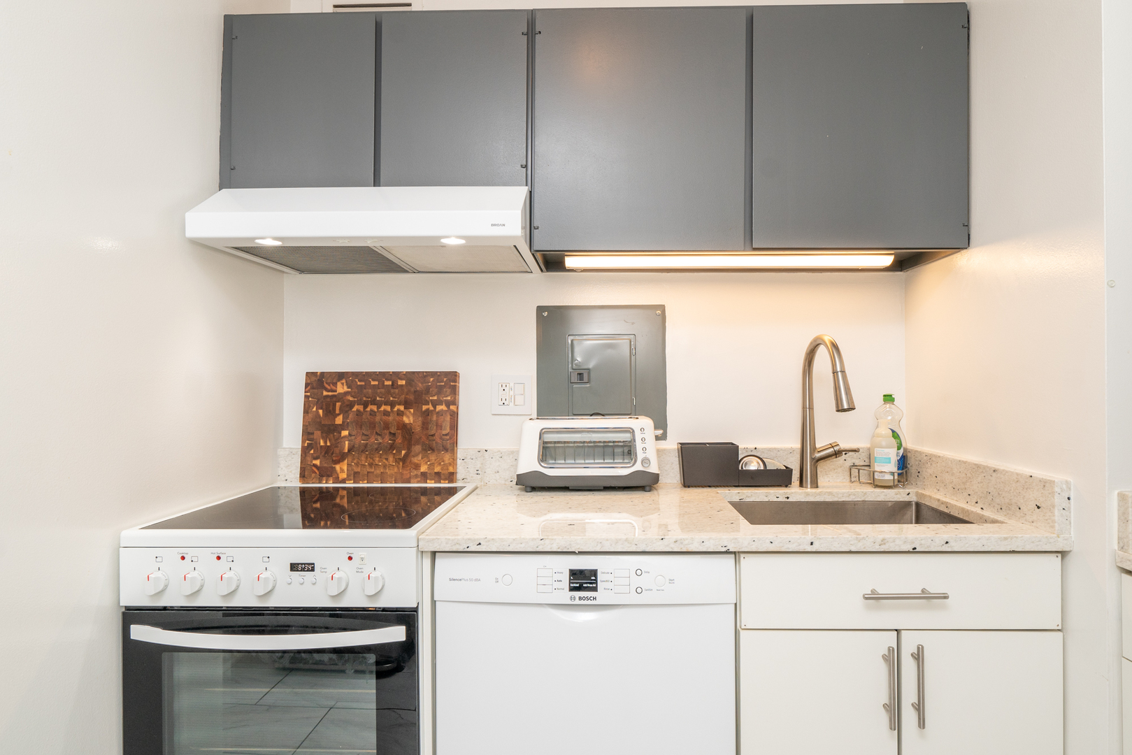 1516 Hinman Avenue 810 Property Photo 11