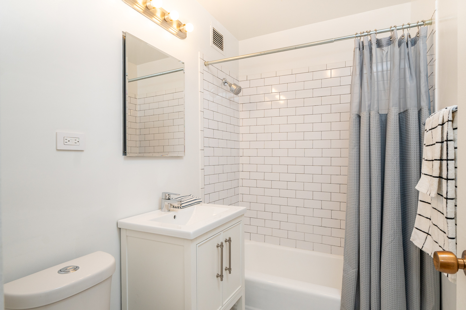1516 Hinman Avenue 810 Property Photo 14