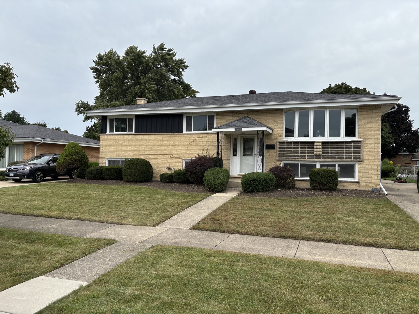 565 Arlene Drive Property Photo 2