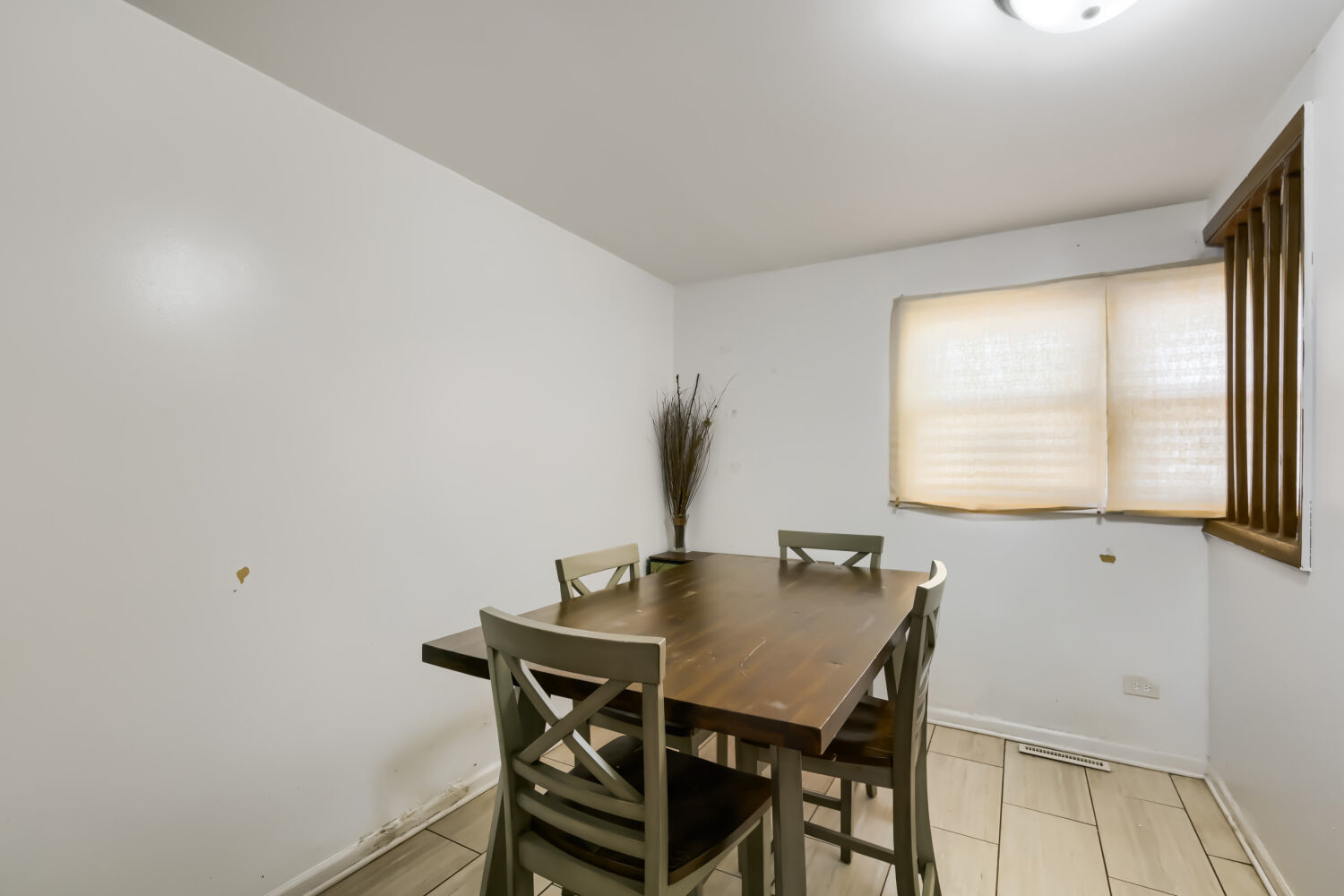14 N Rebecca Street Property Photo 7
