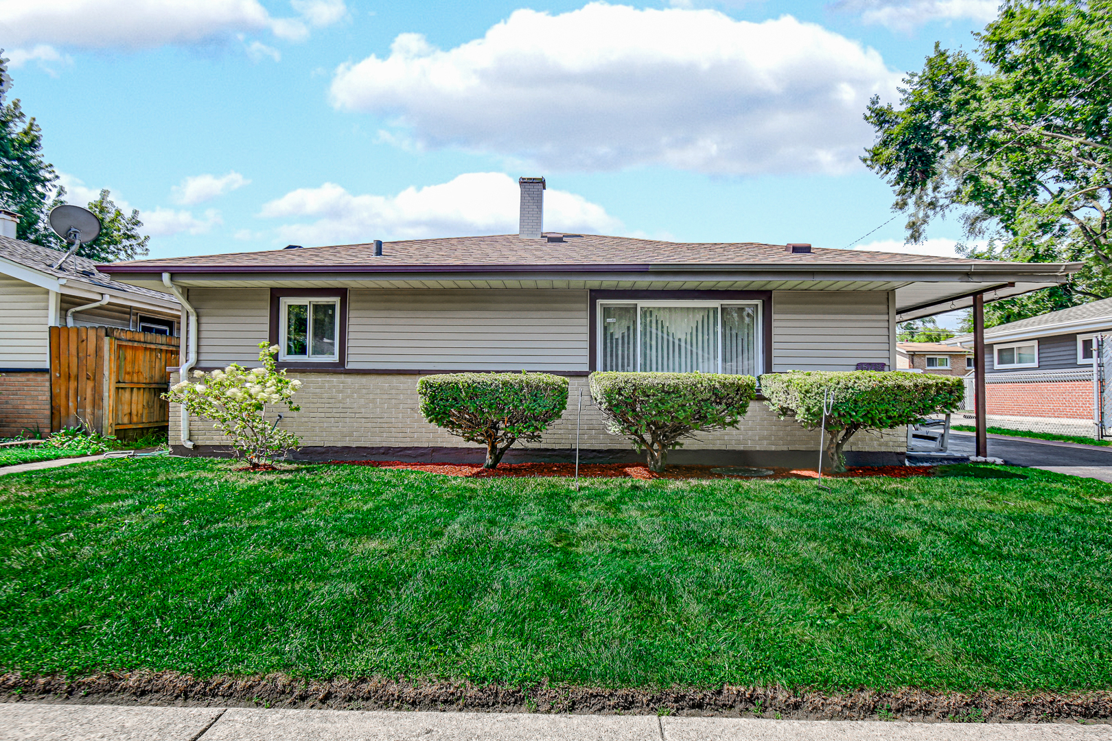 15218 Dorchester Avenue Property Photo 1