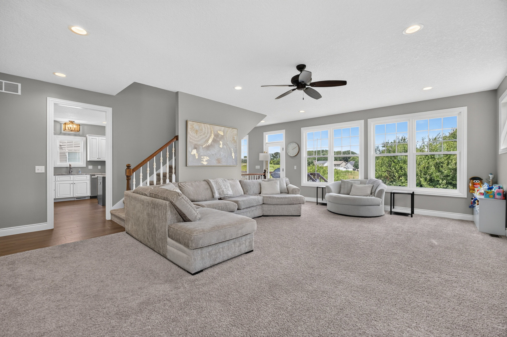 6201 Lillie Avenue Property Photo 7