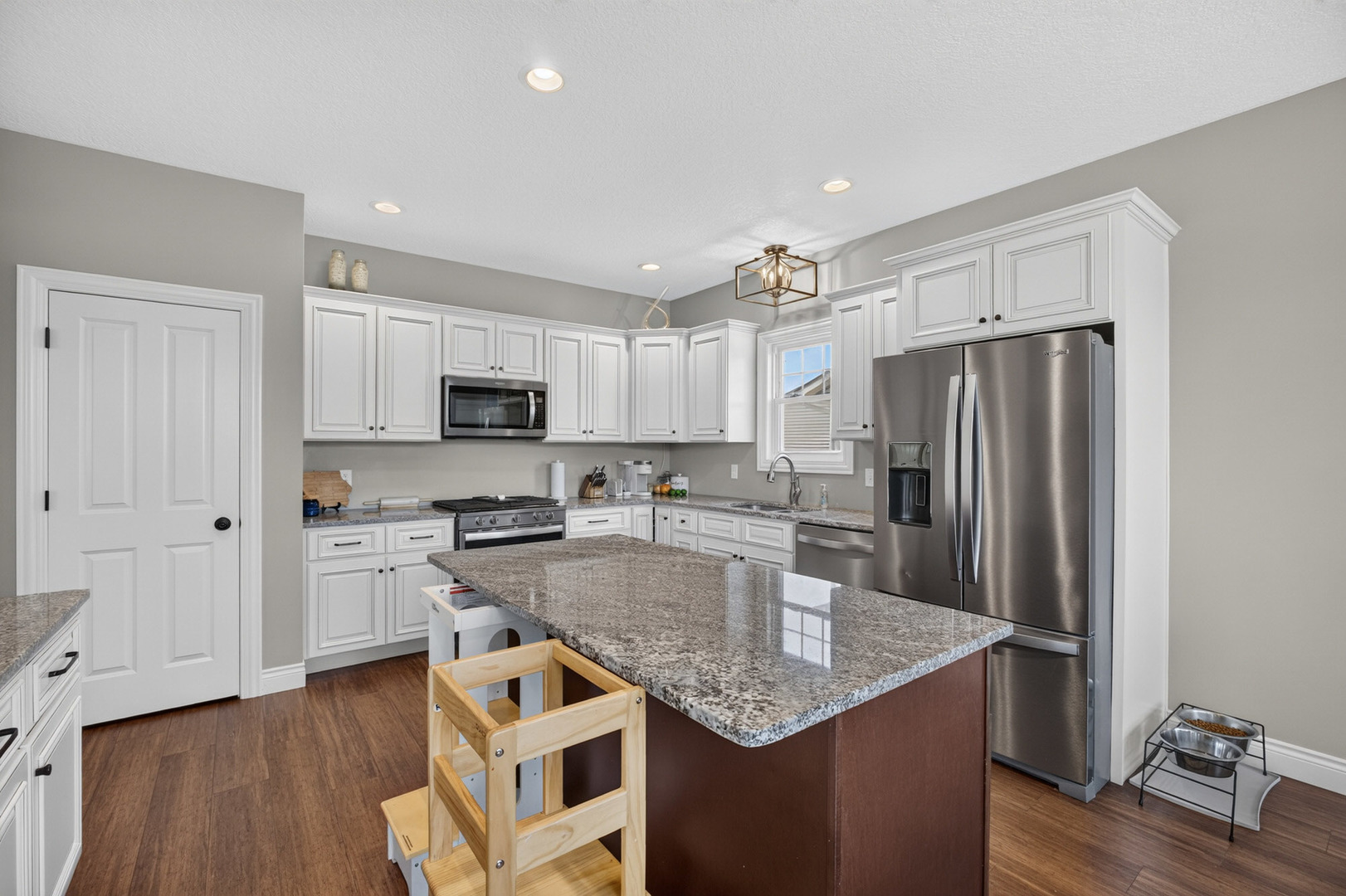 6201 Lillie Avenue Property Photo 13