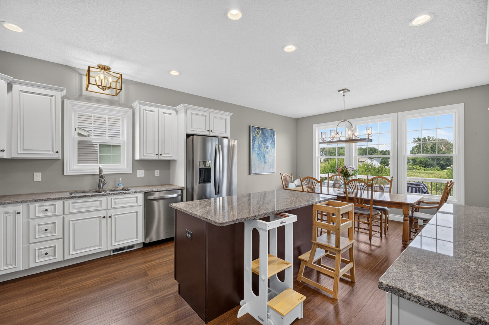 6201 Lillie Avenue Property Photo 14