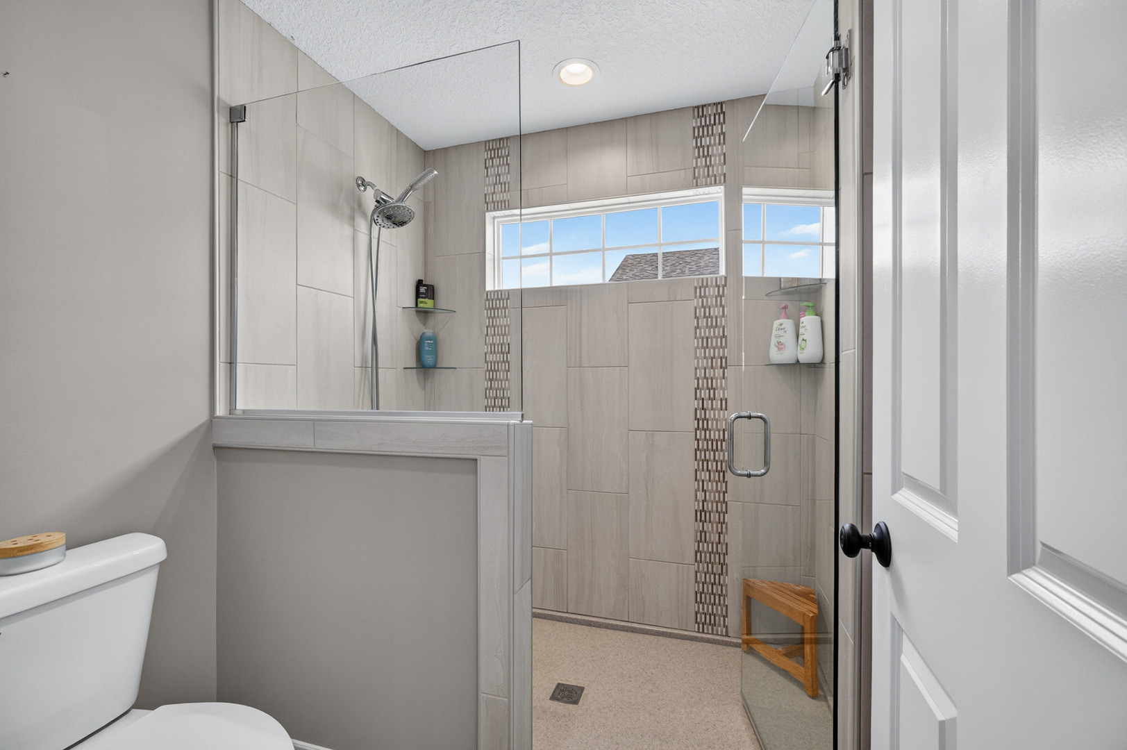 6201 Lillie Avenue Property Photo 25