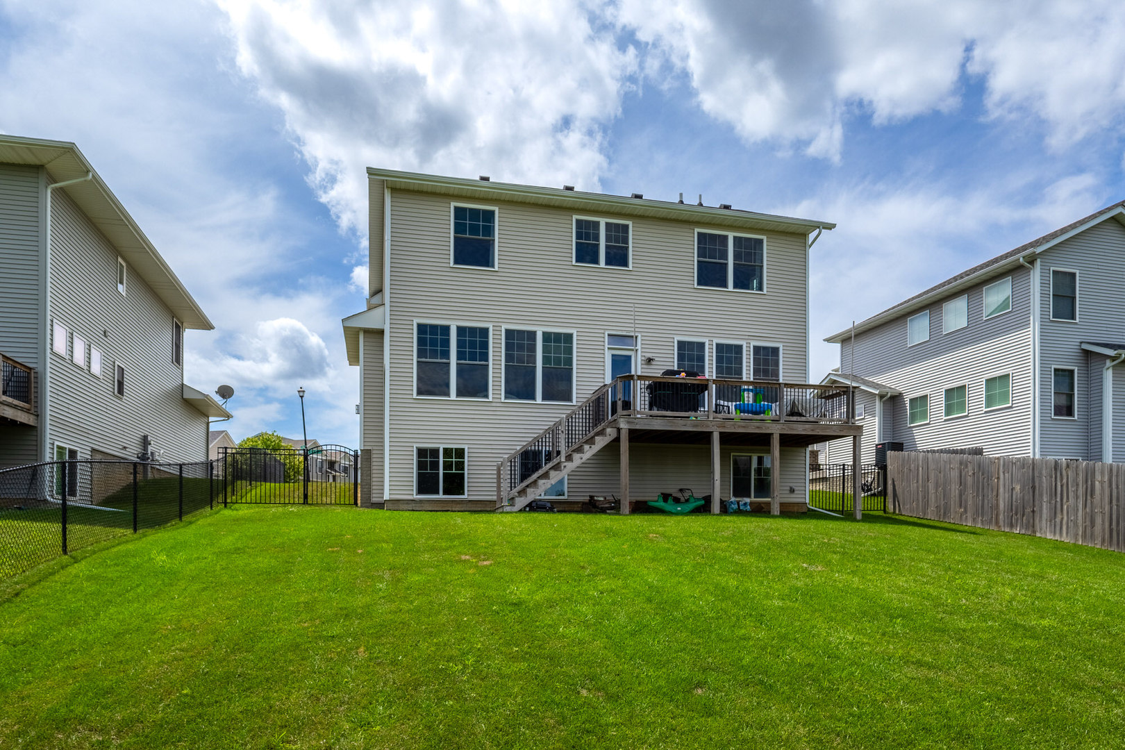 6201 Lillie Avenue Property Photo 31