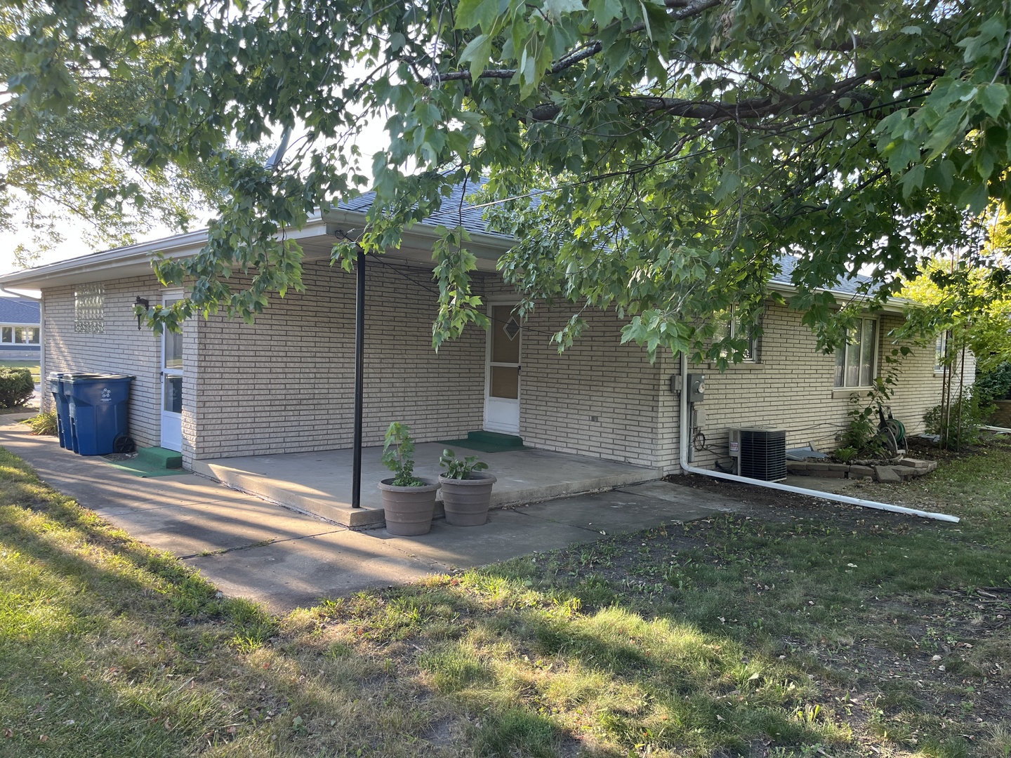 1620 Barthelone Street Property Photo 4
