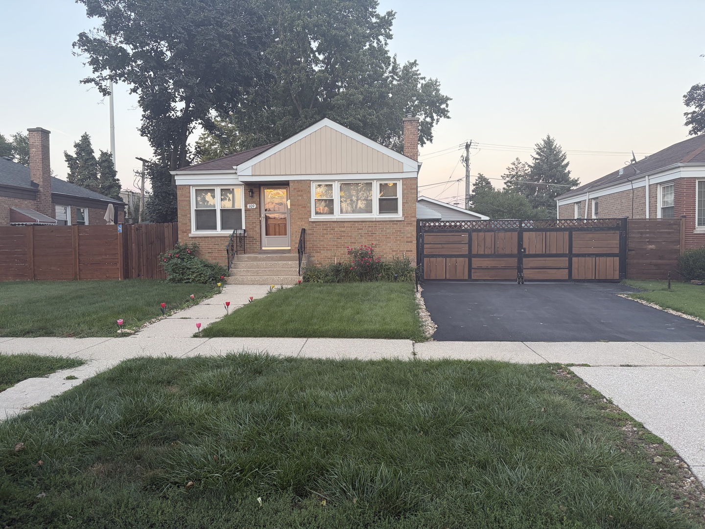 109 N Laverne Avenue Property Photo 1