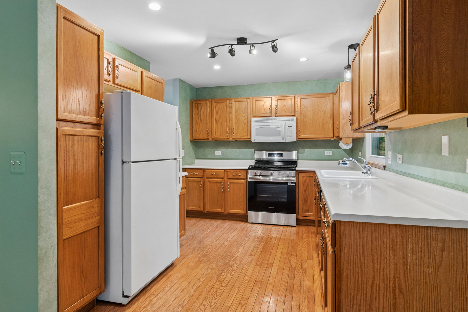 213 Lathem Street Property Photo 7