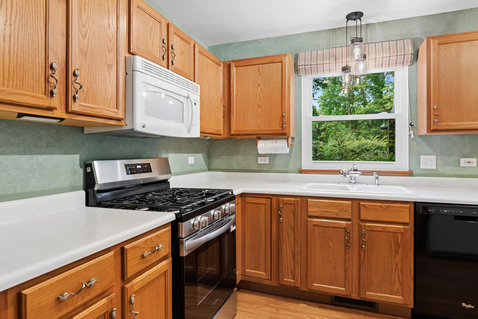213 Lathem Street Property Photo 8