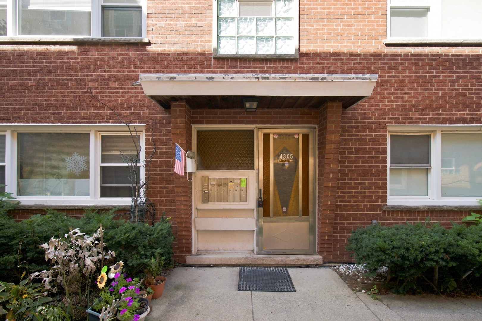 4305 W Lawrence Avenue Property Photo 1