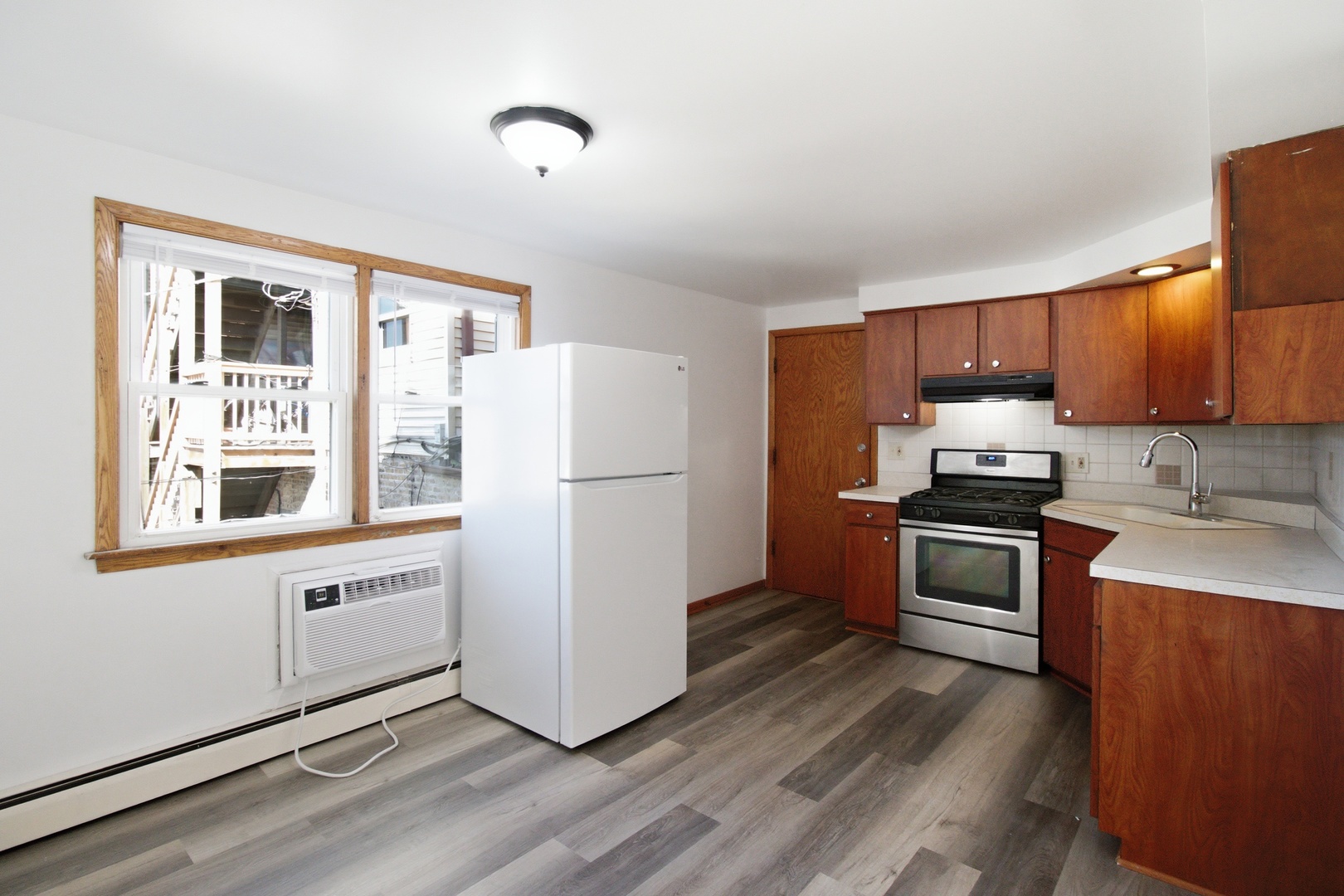 4305 W Lawrence Avenue Property Photo 4