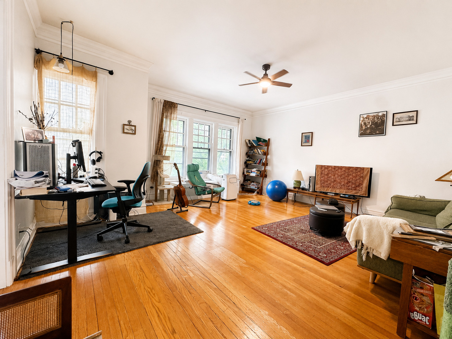 1633 E Hyde Park Boulevard 3c Property Photo 2
