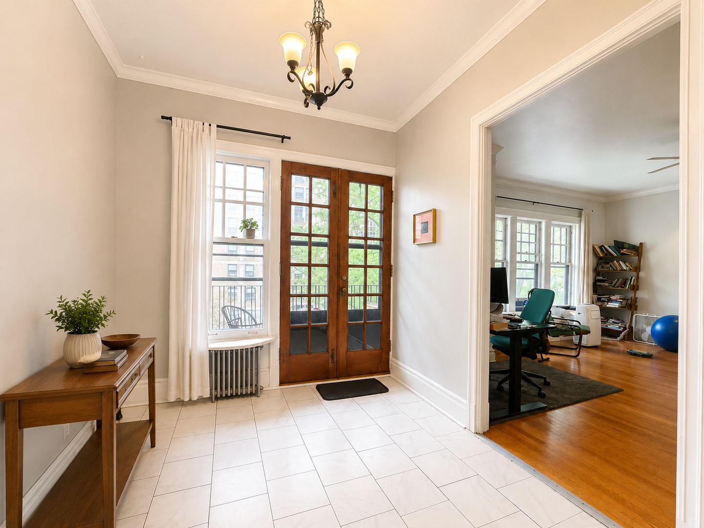 1633 E Hyde Park Boulevard 3c Property Photo 4