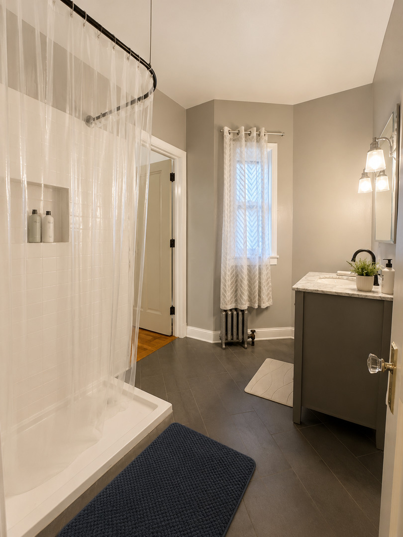 1633 E Hyde Park Boulevard 3c Property Photo 6