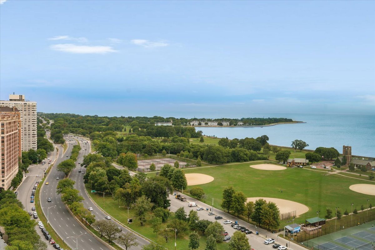 3600 N Lake Shore Drive 2220 Property Photo 4